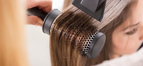 Вытягивание волос феном