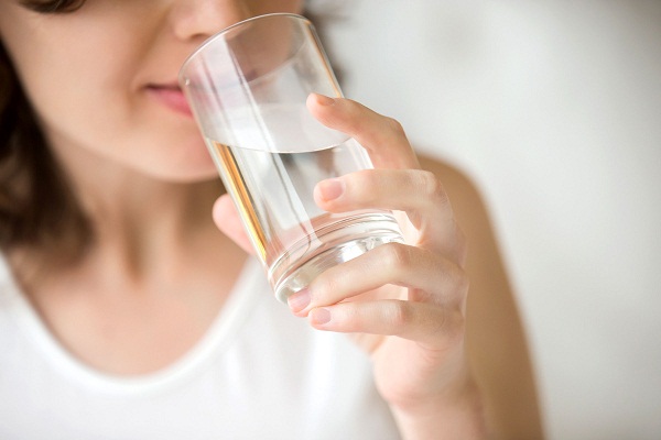 пить воду для здоровья кожи