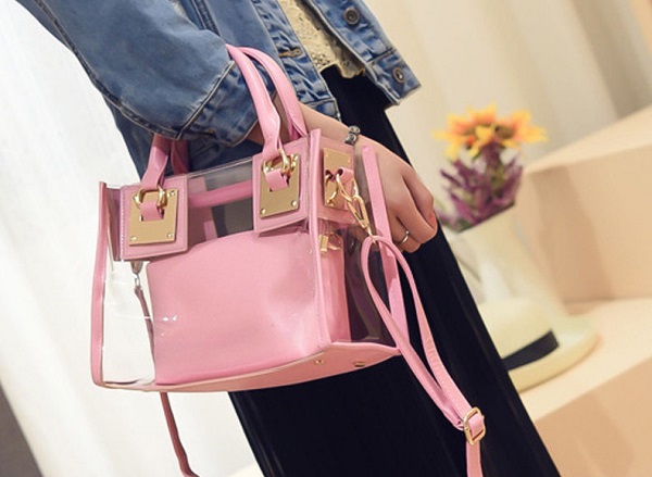 Розовая сумка из клеенки