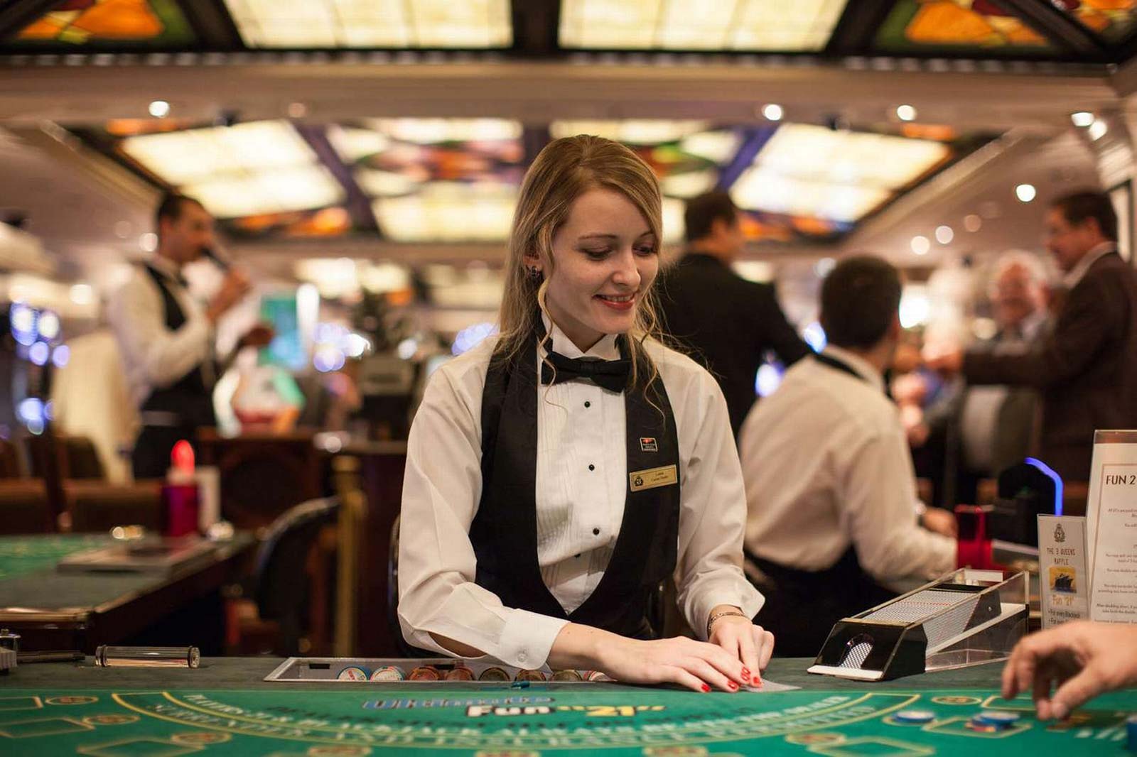 Онлайн дилер в казино вакансии автоматы deluxe casino 2022